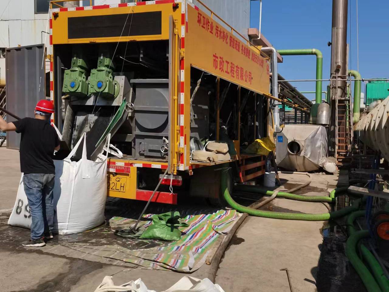 秦淮淤泥压干处理